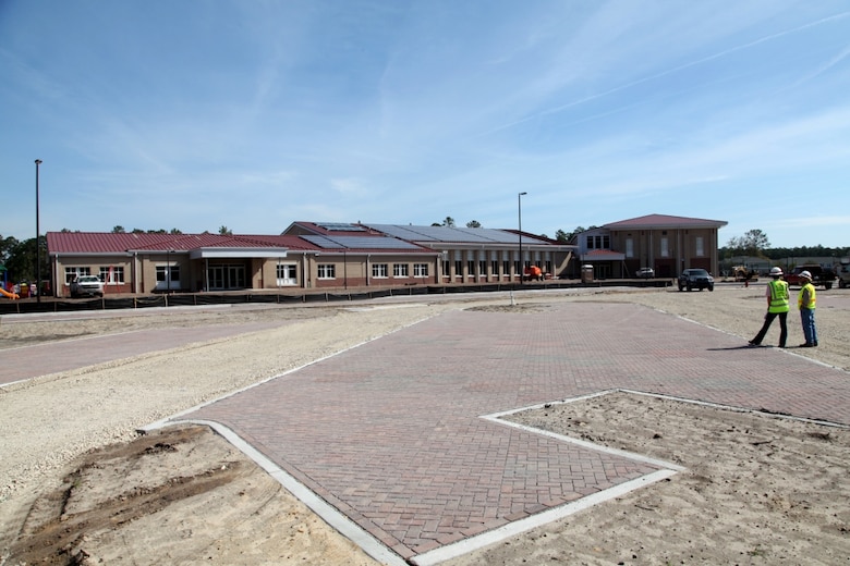 The new Murray Elementary School includes 456 solar photovoltaic panels and 10 solar water heating panels on the roof. These panels will augment the facility's total electrical usage and heat about 40 percent of the building's hot water. 
