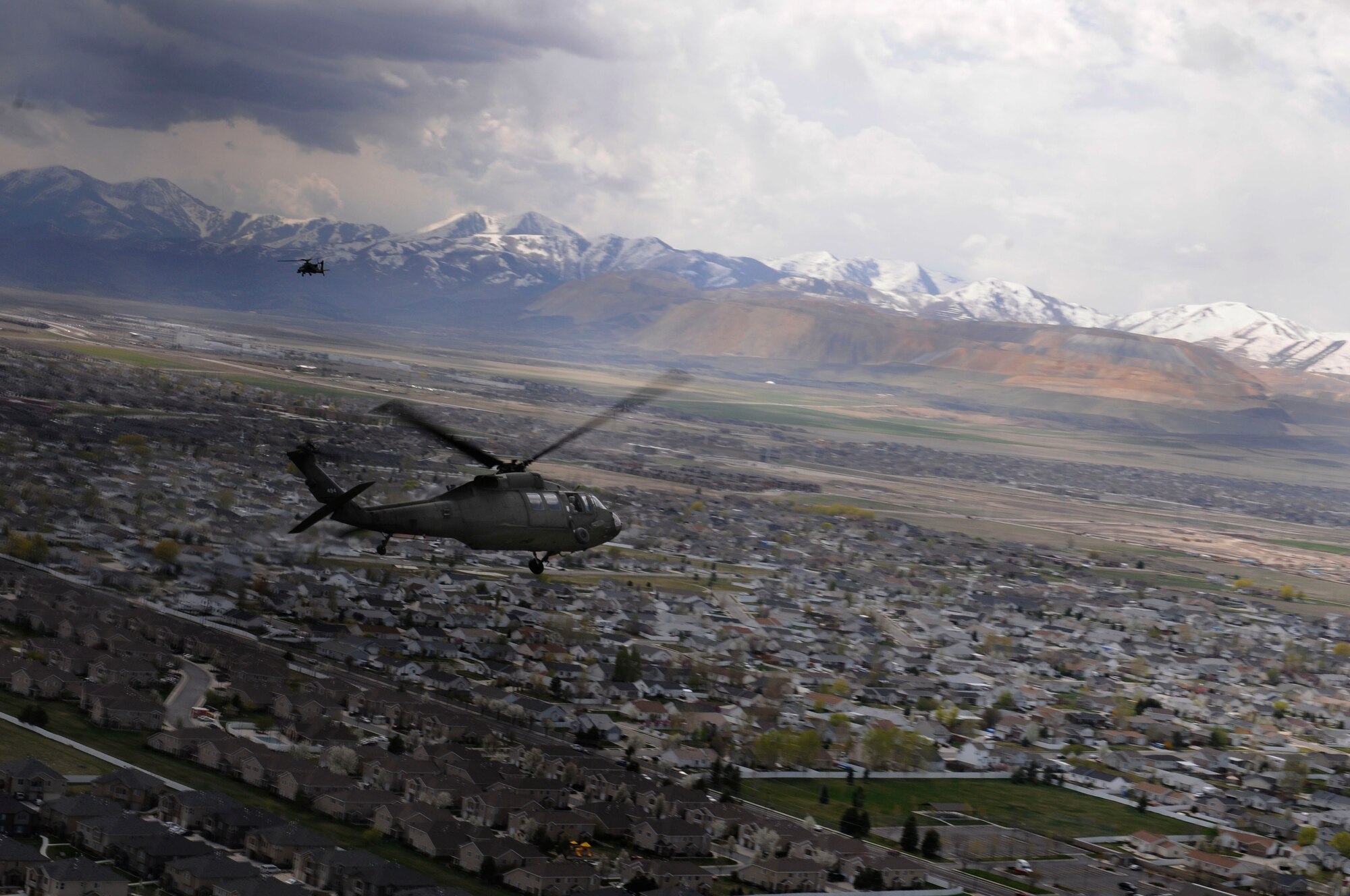A UH-60 Black Hawk from the 211th Aviation Group heads toward Utah’s west desert April 12. Air Force Reserve and Utah National Guard personnel took part in a training exercise dubbed “Operation Lone Survivor” with a mission to rescue two downed F-16 pilots near the Utah Test and Training Range. (U.S. Air Force photo/Senior Airman Allen Stokes)