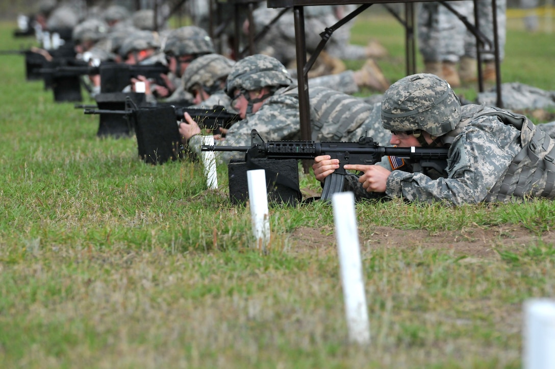 Army Guardsmen fire M4 rifles during the 2014 Army National Guard Best ...