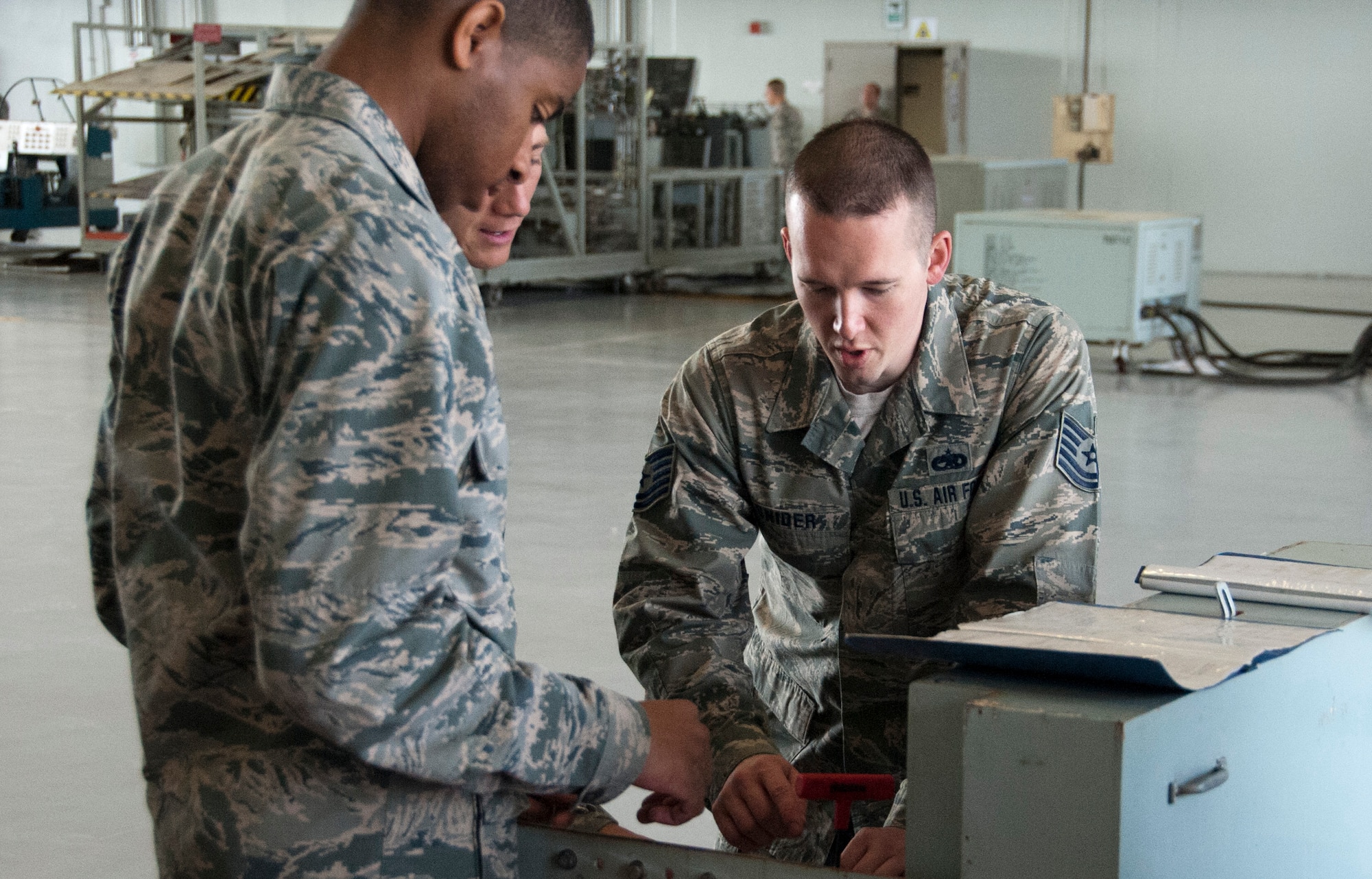 Tech. Sgt. Kenny Snider, 362nd Training Squadron crew chief instructor, teaches his students the proper way to use tools during the fundamentals portion of training April 17, 2014, at Sheppard Air Force Base, Texas. Airmen in training becoming crew chiefs must learn the basics before moving on to aircraft specific training. (U.S. Air Force photo/Airman 1st Class Robert L. McIlrath)