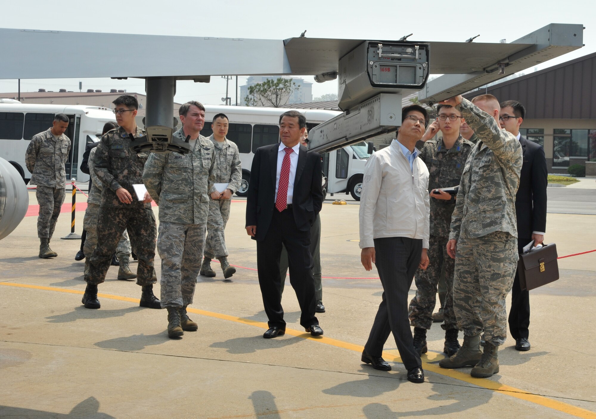 Col. Brook Leonard, 51st Fighter Wing commander, speaks to Moon-soo Kim, Gyeonggi-do province governor, about the F-16 Fighting Falcon during a visit to Osan Air Base, Republic of Korea, April 21, 2014. The F-16’s maneuverability and impressive performance-to-cost ratio make it a valuable asset to the ROK and US alliance’s mission of deterrence and defense. (U.S. Air Force photo/Airman 1st Class Ashley J. Thum)