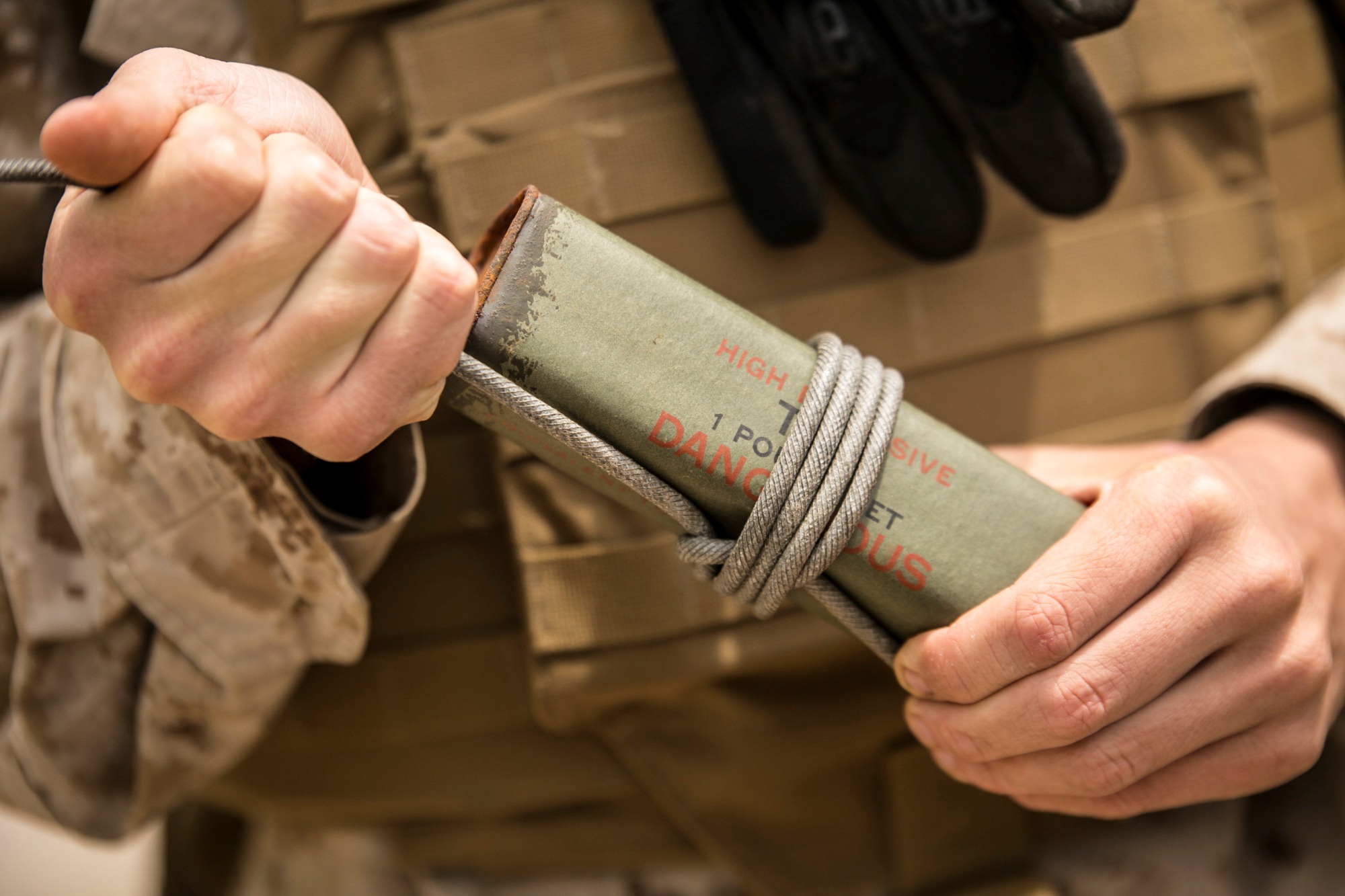 Engineers blast back to basics > Okinawa Marines > News Article Display