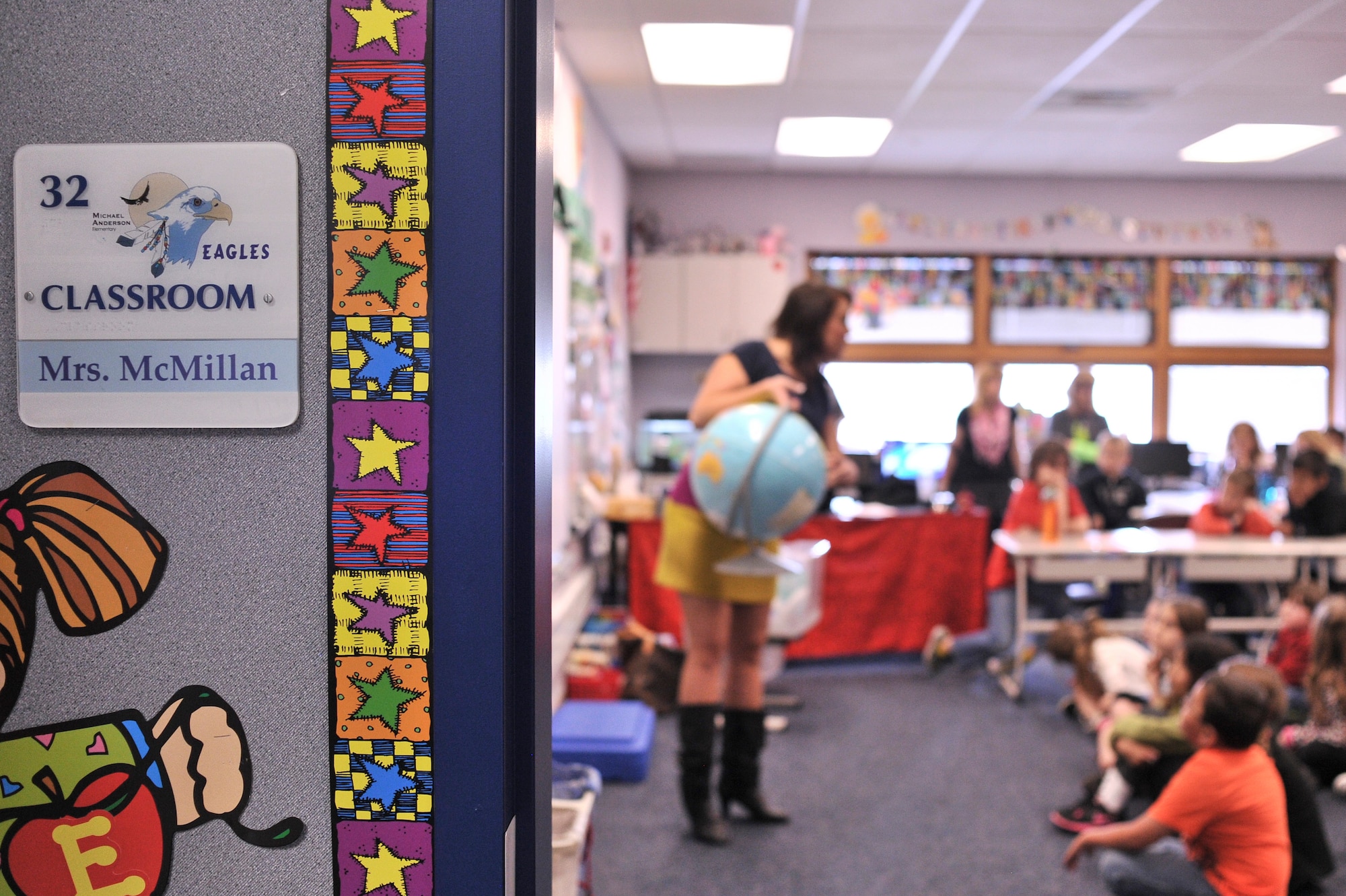 Katie Boer visits Michael Anderson Elementary at Fairchild Air Force Base, Wash., to teach children the science of weather and the importance of following their dreams April 21, 2014. Boer is a KREM 2 News weather anchor for the Inland Northwest Region. (U.S. Air Force photo by Staff Sgt. Alexandre Montes/Released)