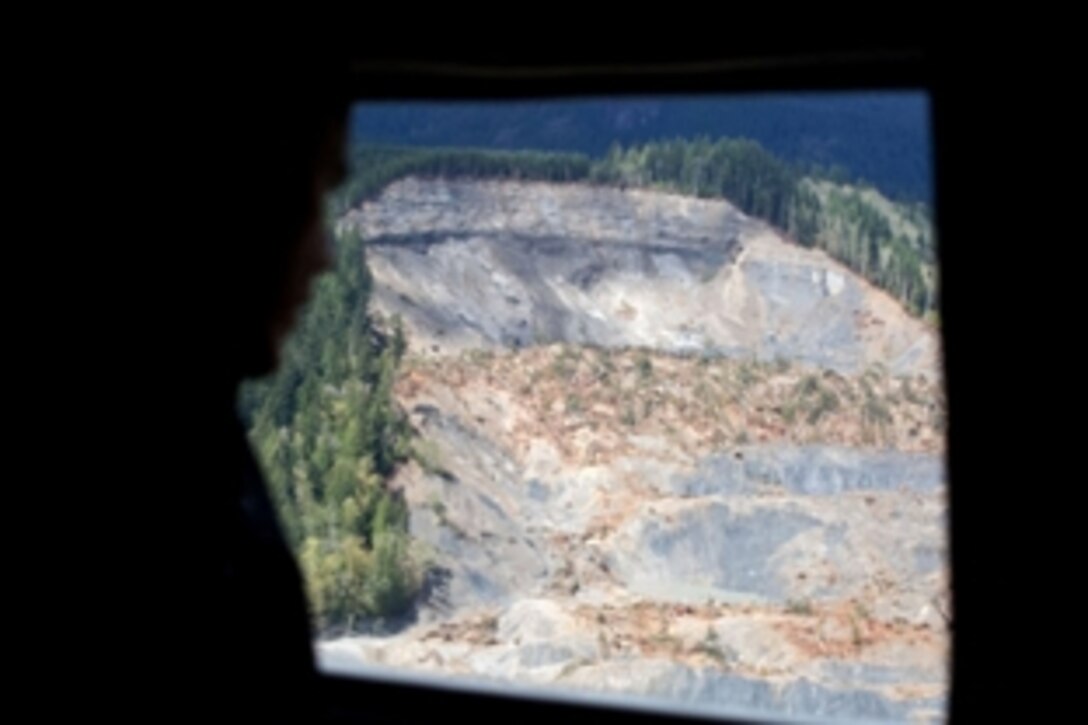 President Barack Obama views the scene of the mudslide in Oso, Wash., from Marine One, April 22, 2014. Obama later met privately with families who lost loved ones.
