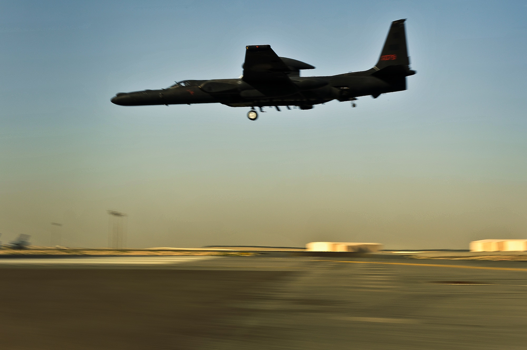 Lt. Col. Jeff Klosky, a 99th Expeditionary Reconnaissance Squadron U-2 mission pilot, lands his aircraft April 20, 2014, at a flightline in Southwest Asia. The flight marked Klosky’s 2,500th hour of flight in the U-2. (U.S. Air Force photo/Tech. Sgt. Russ Scalf)