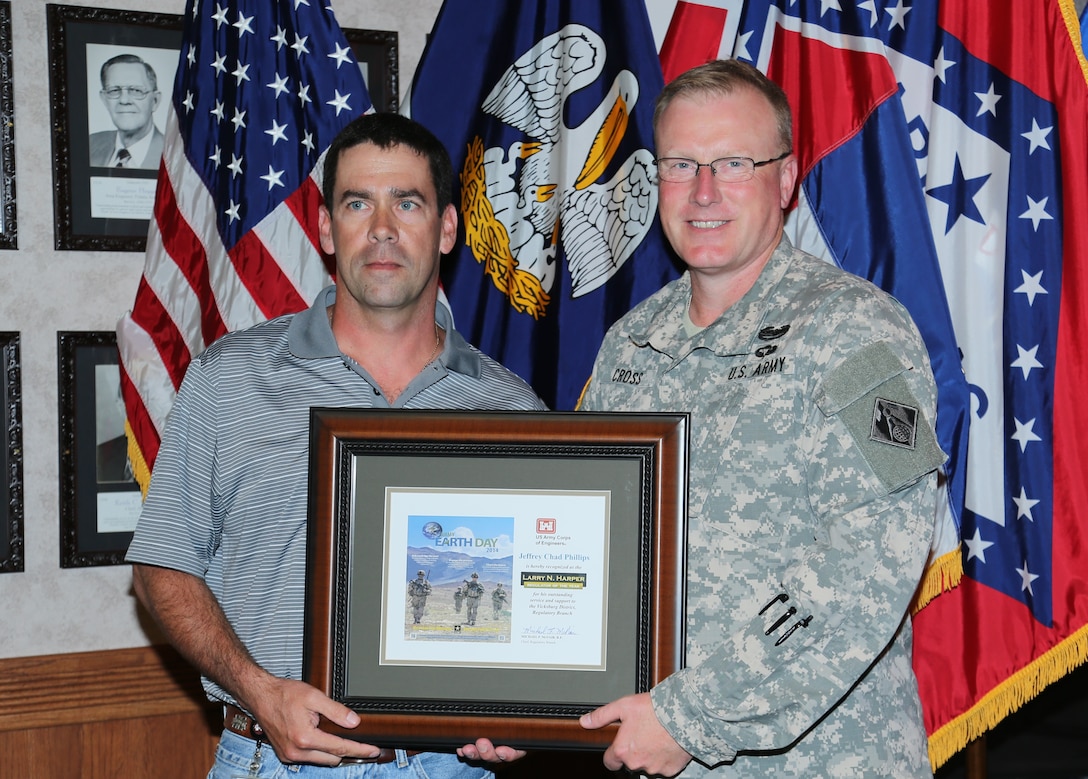 Vicksburg, Miss……The U.S. Army Corps of Engineers, Vicksburg District, has awarded Jeffrey (Chad) Phillips the 2014 “Larry N. Harper Regulator of the Year Award”. Phillips was nominated by his peers as this year’s award recipient. The District presents this award for work in caring for our nation’s wetlands each year on Earth Day.