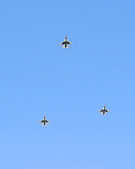 The U.S. Air Force Thunderbirds practice for the Defenders of Liberty Air Show on Barksdale Air Force Base, La., April 25, 2014. The Thunderbirds’ will demonstrate precision, power and beauty of the Air Force at the Defenders of Liberty Air Show, April 25 and 26. (U.S. Air Force photo/Airman 1st Class Benjamin Raughton)