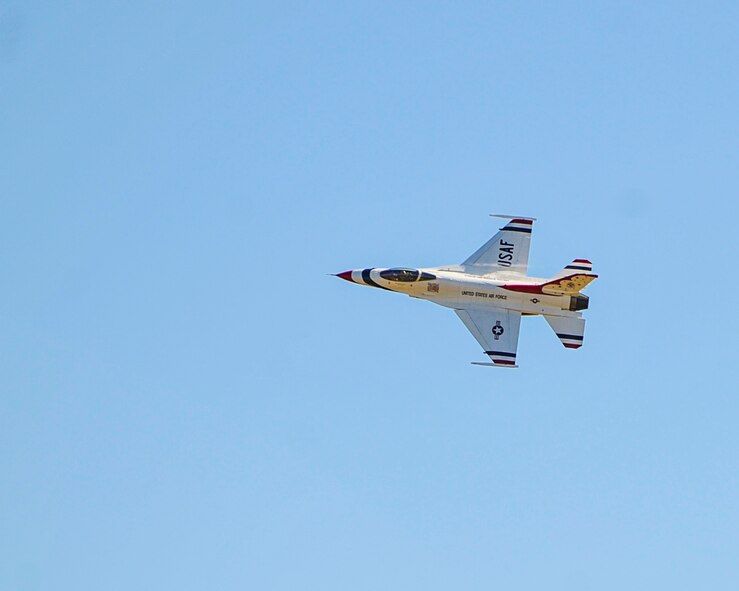 The U.S. Air Force Thunderbirds practice for the Defenders of Liberty Air Show on Barksdale Air Force Base, La., April 25, 2014. The Thunderbirds’ will demonstrate precision, power and beauty of the Air Force at the Defenders of Liberty Air Show, April 25 and 26. (U.S. Air Force photo/Airman 1st Class Benjamin Raughton)
