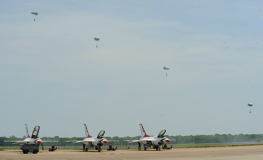 Parachutists from the Fort Polk Jumpers descend to the ground during the Defenders of Liberty Air Show on Barksdale Air Force Base, La., April 26, 2014. The air show included performances from local performers, an F-22 Raptor demonstration, a Heritage Flight and concluded with the Thunderbirds. (U.S. Air Force photo/Senior Airman Benjamin Gonsier)
