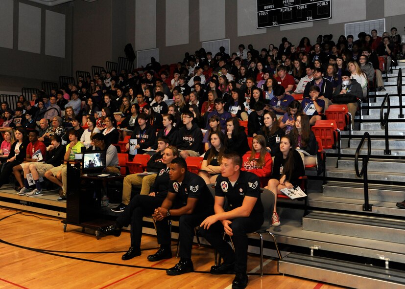 Parkway High School students watch a video presentation about the U.S. Air Force Thunderbirds in Bossier City, La., April 25, 2014. The Thunderbirds visited Parkway as part of a community outreach event to speak about pursuing their dreams and never giving up. (U.S. Air Force photo/Senior Airman Joseph A. Pagán Jr.)