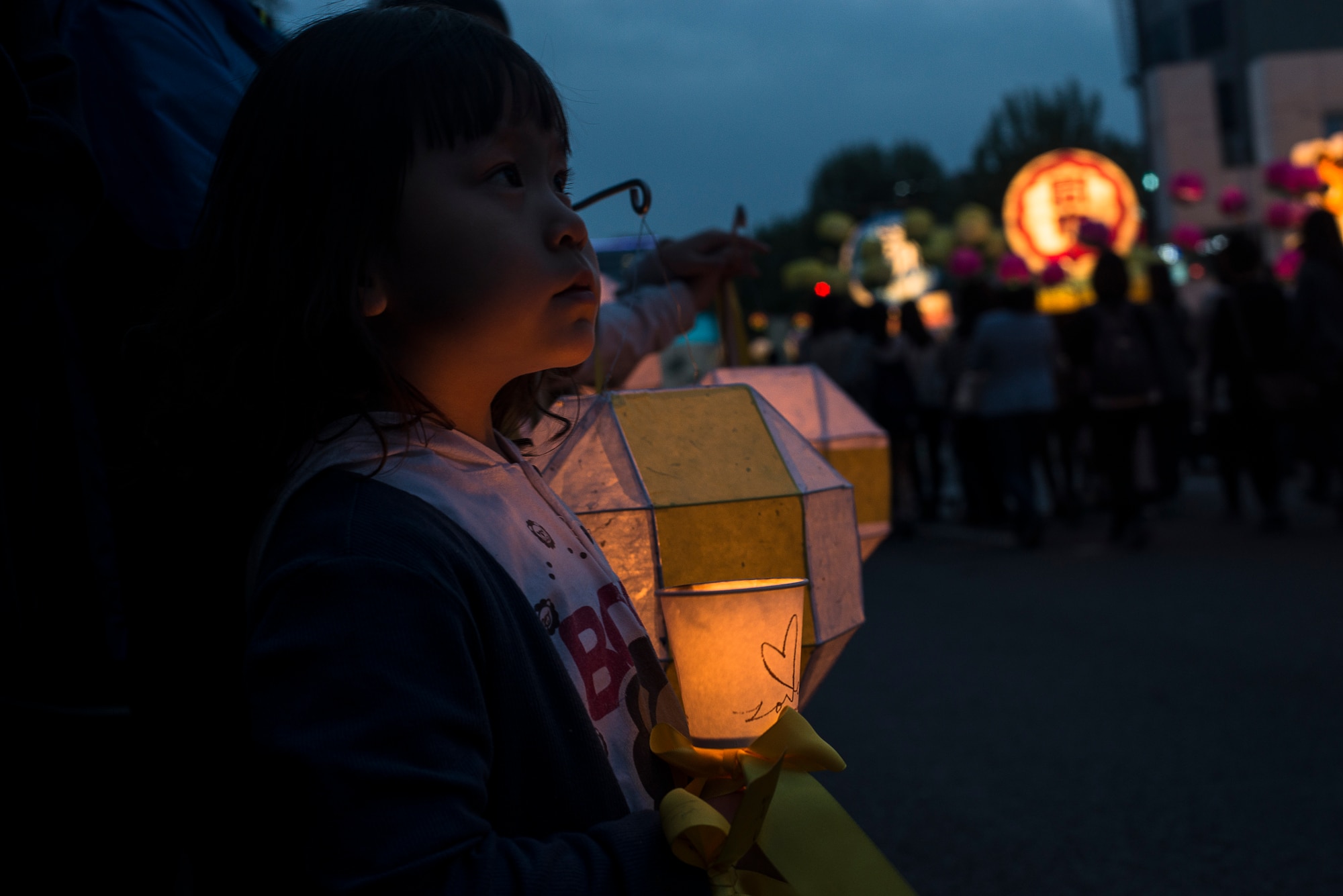 A girl holds a prayer candle while watching the Lotus Lantern Festival April 26, 2014, in Seoul, Republic of Korea. Candles were lit specifically for the deceased and missing aboard the passneger ferry Sewol, which sank off the coast of Gwanmaedo Island April 15. (U.S. Air Force photo by Staff Sgt. Jake Barreiro)