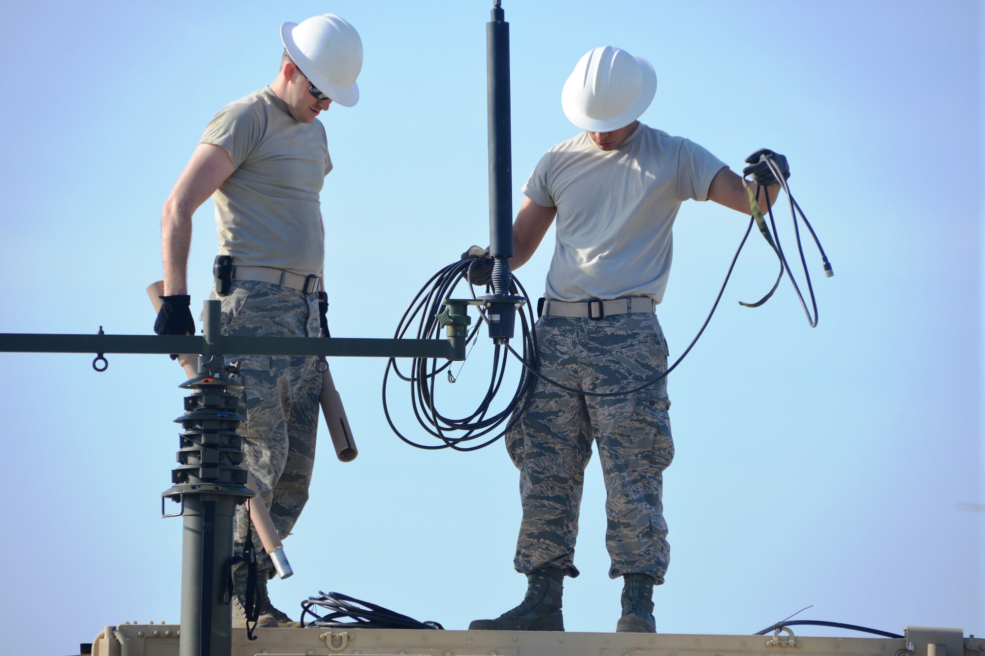 Senior Airmen Michael Washburn and Juan Arenas from the 433rd Aeromedical Evacuation Squadron, Joint Base San Antonio-Lackland, Texas set-up a line-of-sight antenna on top of a mobile shelter at Naval Air Station, North Island, Calif., 24 April, 2014 during the Air Force Reserve Command’s Patriot Hook Exercise. (U.S. Air Force photo/Senior Master Sgt. Minnie Jones)


