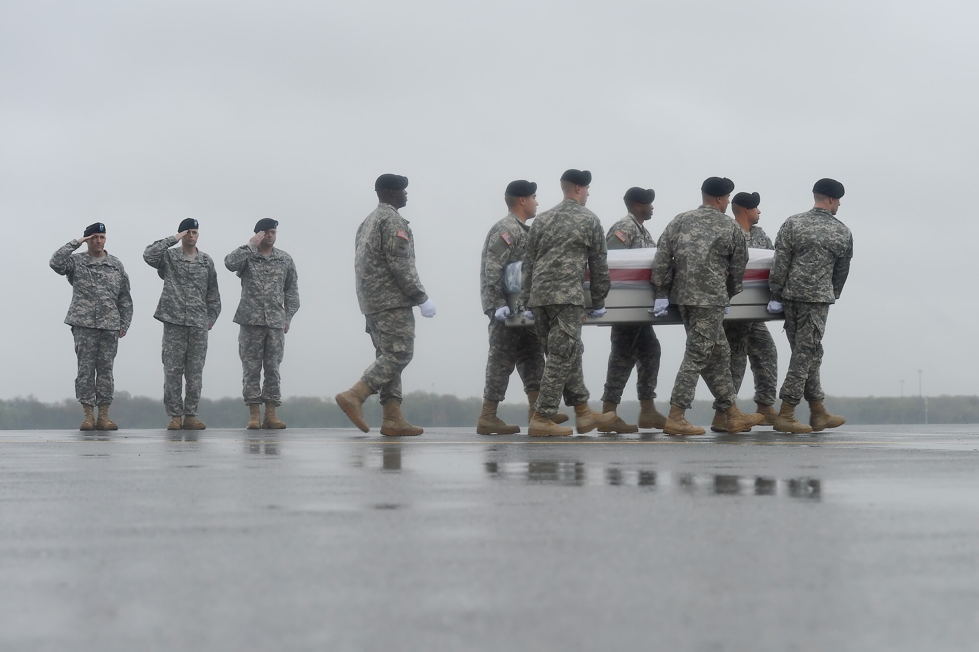 A U.S. Army carry team transfers the remains of Sgt. Shawn M. Farrell II, of Accord, N.Y., during a dignified transfer April 30, 2014, Dover Air Force Base, Del. Farrell was assigned to Company A, 1st Battalion, 32nd Infantry Regiment, 3rd Brigade Combat Team, 10th Mountain Division (Light), Fort Drum, N.Y. (U.S. Air Force photo/Greg L. Davis)