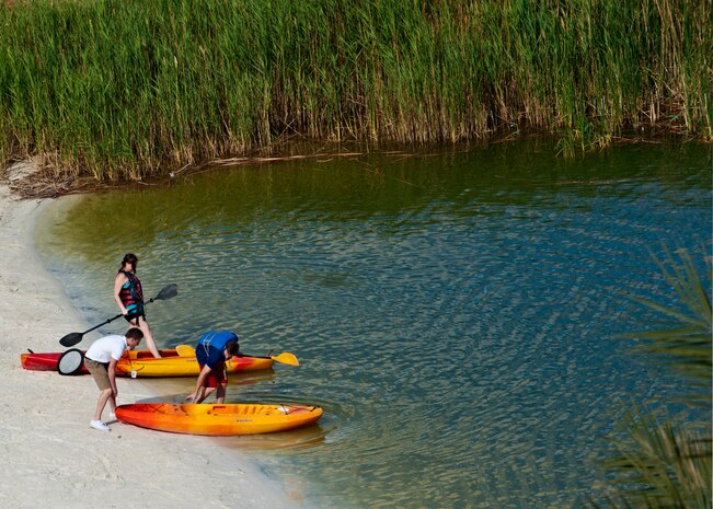 Guests staying at the Westin Lake Las Vegas Resort and Spa go kayaking at Lake Las Vegas April 26, 2014. Kayaking is one of the activities offered by the hotel to members during the Marriage Care retreat.  (U.S. Air Force Photo by Airman 1st Class Monet Villacorte)