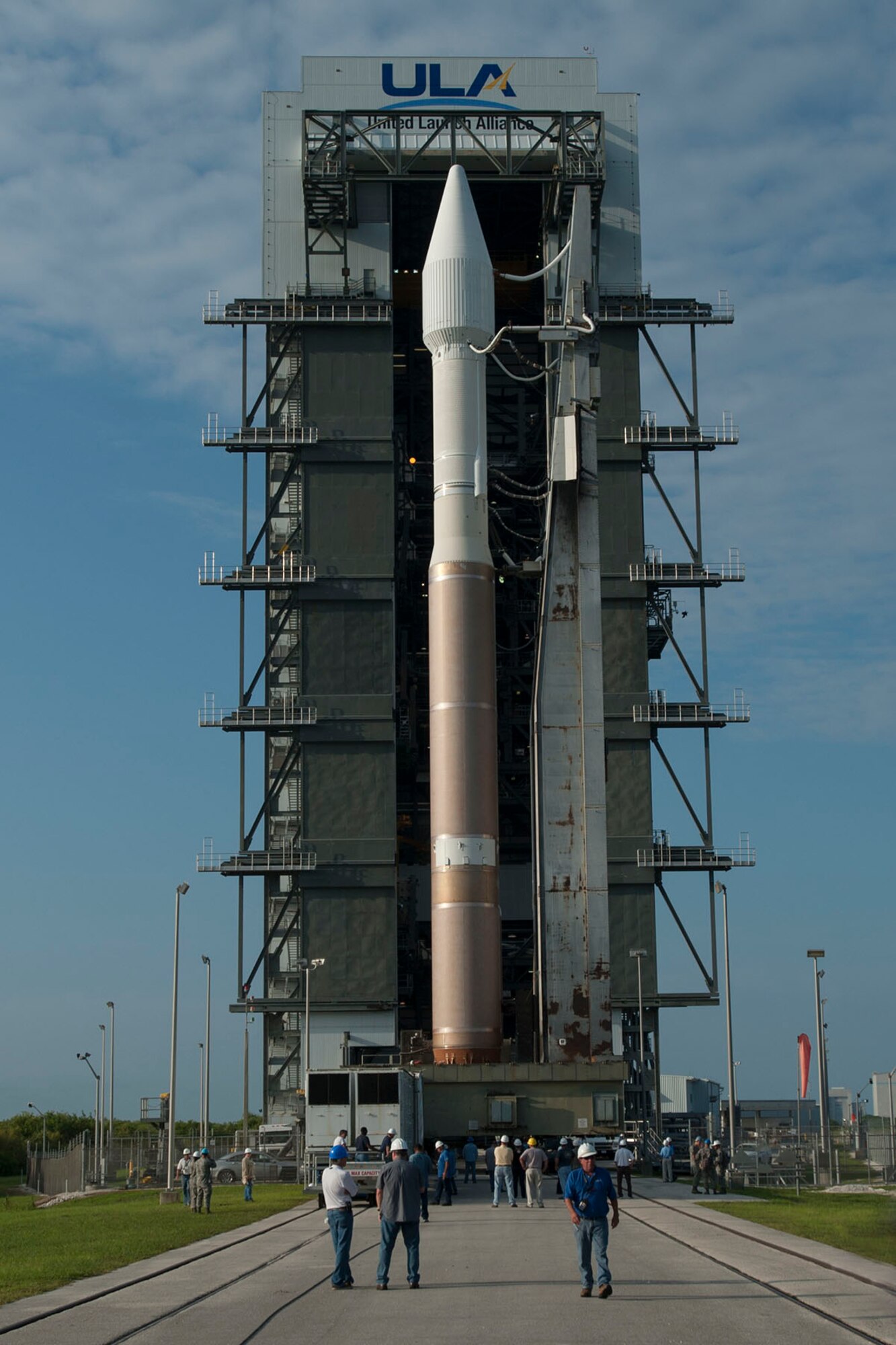 An ULA Atlas V rolls out to Space Launch Complex-41 with GPSII-F7 aboard (Photo courtesy of United Launch Alliance)