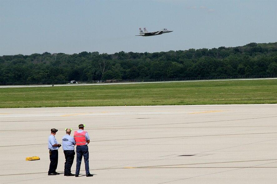 A F-15C approaches for landing at Wright-Patterson Air Force base to help celebrate the Gathering of Eagles on July 25-27. (Skywrighter photo by Kathy Tyler)