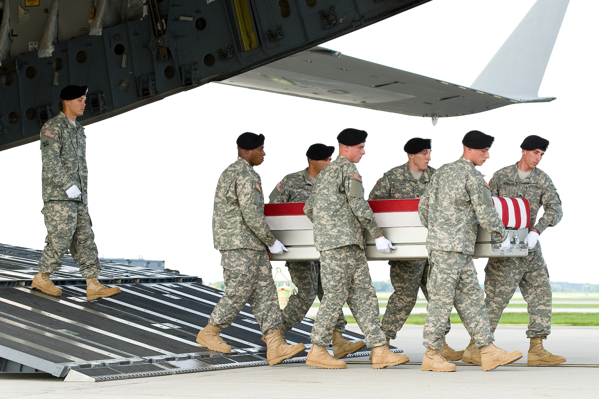 A U.S. Army carry team transfers the remains of Army Staff Sgt. Girard D. Gass Jr. of Lumber Bridge, N.C. during a dignified transfer Aug. 4, 2014 at Dover Air Force Base, Del. Gass was assigned to the 1st Battalion, 3rd Special Forces Group, Fort Bragg, N.C. (U.S. Air Force photo/Roland Balik)