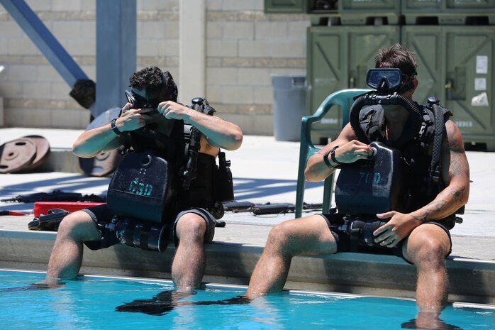 Special Amphibious Reconnaissance Corpsman prepare to enter a pool during proficiency dive training aboard Camp Pendleton, Calif., July 22.  The SARCs were supported by Navy Divers from 1st Reconstruction consolidated dive locker.