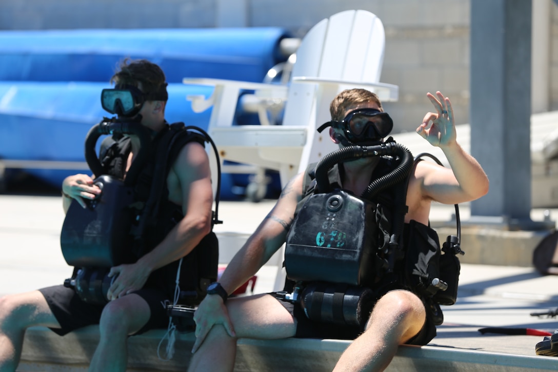 A Special Amphibious Reconnaissance Corpsman gives the signal for all clear before entering a pool during proficiency dive training aboard Camp Pendleton, Calif., July 22. The SARCs were supported by Navy Divers from 1st Reconstruction consolidated dive locker.