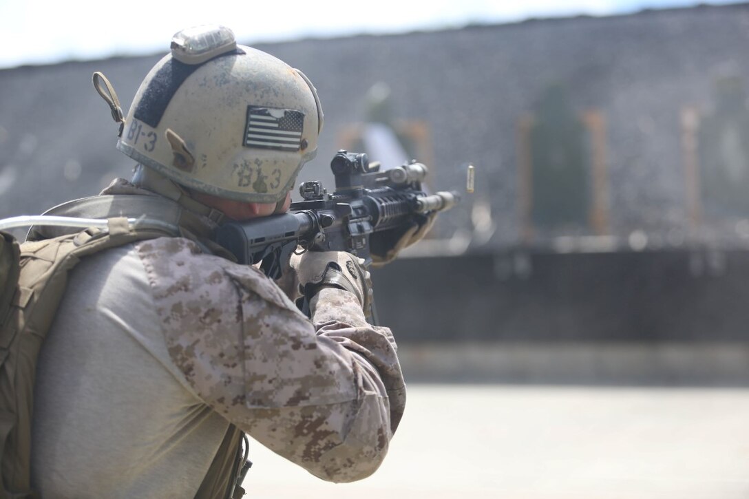 A Marine with the reconnaissance detachment, 11th Marine Expeditionary Unit, conducts close quarters training on Marine Corps Base Hawaii, July 25, 2014. The 11th MEU and Makin Island Amphibious Ready Group are deployed as a sea-based, expeditionary crisis response force capable of conducting amphibious missions across the full range of military operations. (U.S. Marine Corps photo by Lance Cpl. Evan R. White/Released)