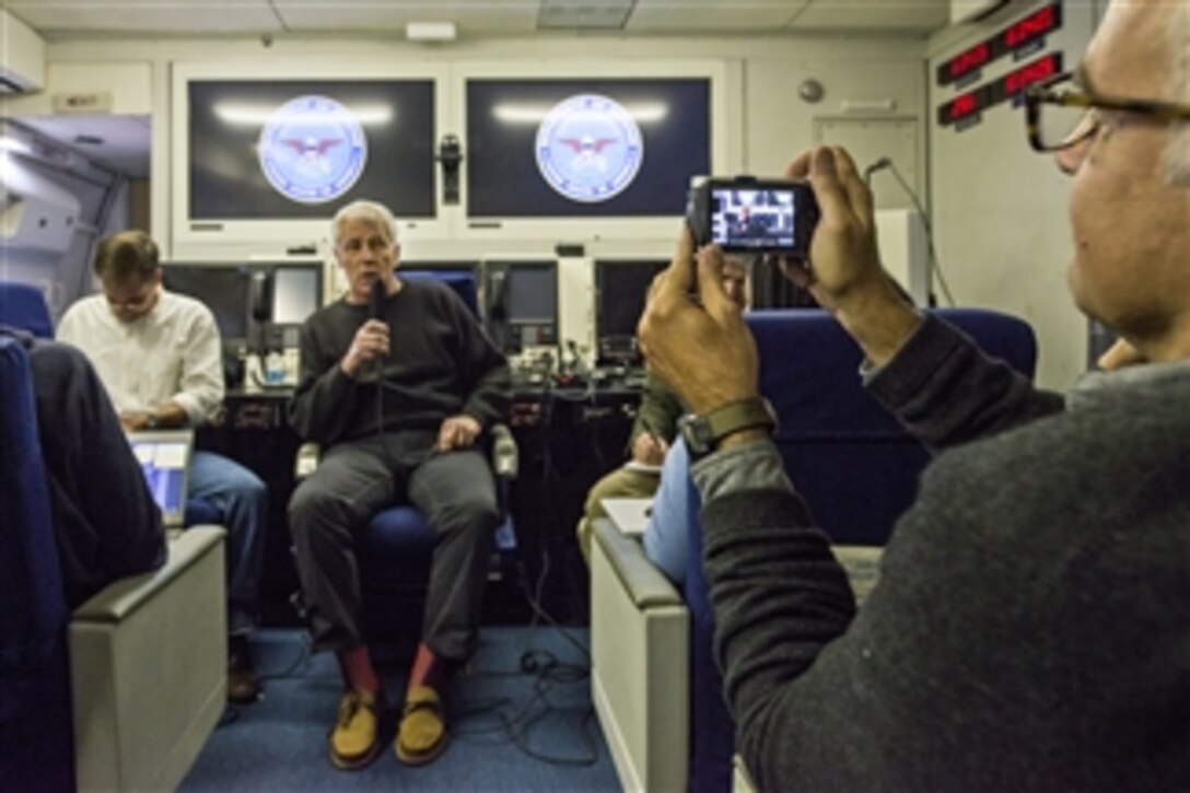 U.S. Defense Secretary Chuck Hagel briefs reporters on a military flight to New Delhi, Aug. 7, 2014. Hagel is traveling to India to meet new government leaders and foster defense trade agreements.