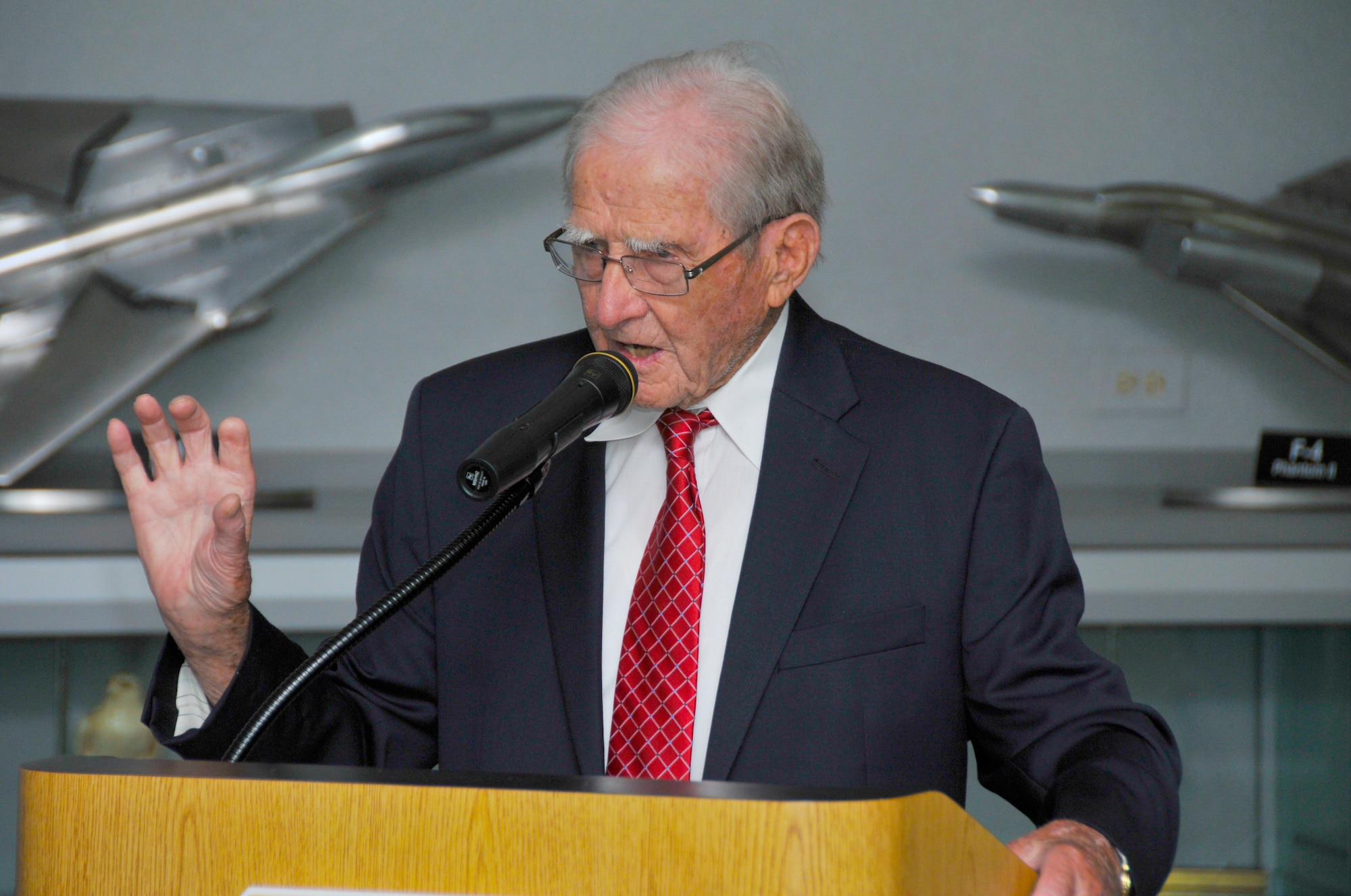 Retired Maj. Ike Farrar, a World War II veteran, makes remarks to family and friends at a military appreciation event held in his honor at Arnold Air Force Base on July 22. (Photo by Rick Goodfriend)