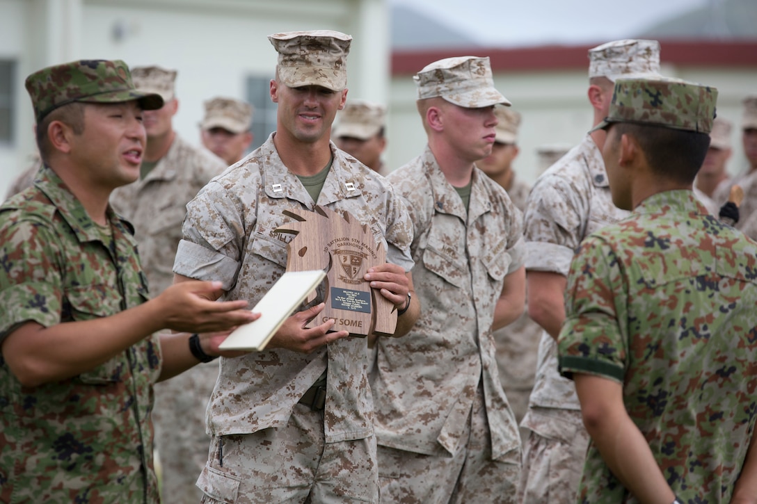 Sayonara; JGSDF soldiers say goodbye to the 31st MEU after successful ...