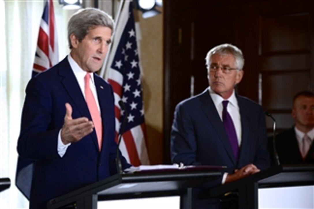 U.S. Secretary of State John Kerry, left, and U.S. Defense Secretary Chuck Hagel address reporters following a series of Australia-U.S. defense and diplomatic ministerial meetings in Sydney, Aug. 12, 2014.