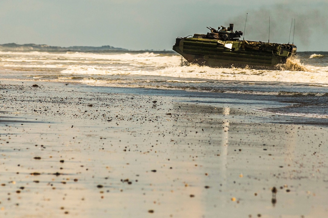 An amphibious assault vehicle with the 24th Marine Expeditionary Unit's Ground Combat Element, Battalion Landing Team 3rd Battalion, 6th Marine Regiment, storms Onslow Beach, N.C., during a tactical offload, August 12, 2014. The offload was part of Amphibious Squadron/Marine Expeditionary Unit Integration, the second major exercise for the 24th MEU. AAV’s were launched from the Iwo Jima Amphibious Ready Group’s USS Fort McHenry. (U.S. Marine Corps photo by Cpl. Mary M. Carmona)
