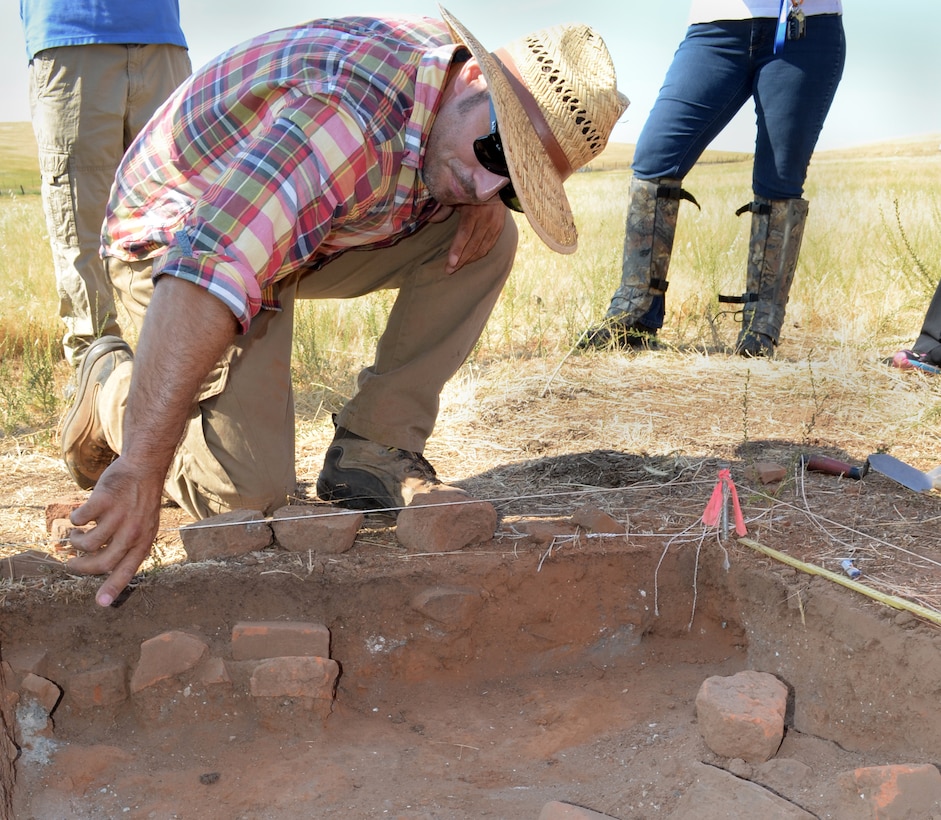 Steve Pappas, ECORP Consulting field director, speaks to members of the U.S. Army Corps of Engineers Sacramento District regulatory team during a visit to an archaeological dig near El Dorado Hills, Calif., July 31, 2014. ECORP has been contracted to help research and catalog historic sites on this project site.