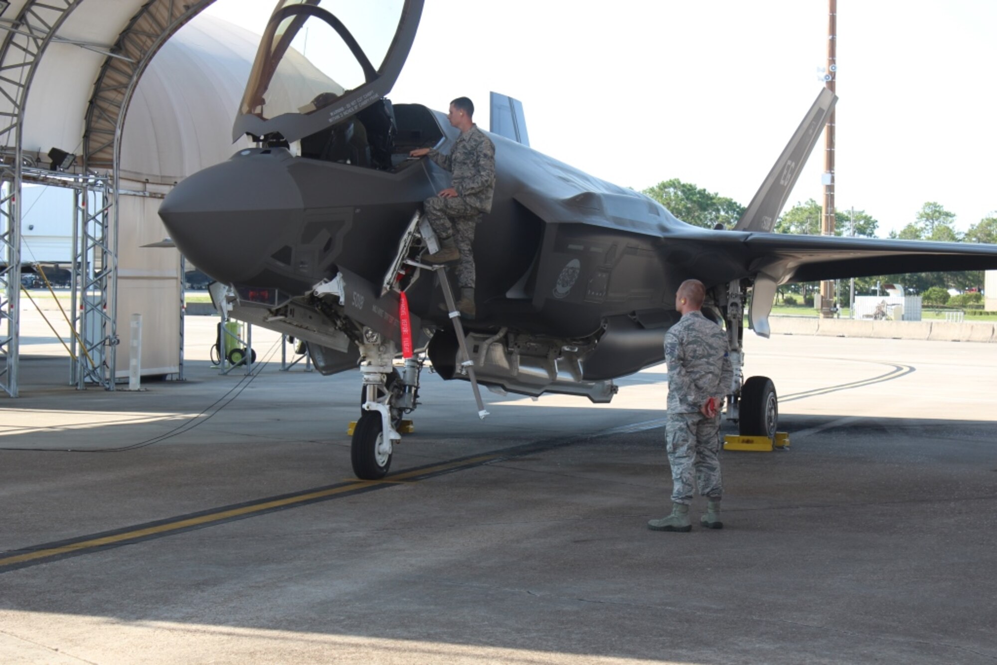 Students provide last-minute checks during the initial skills technical training as F-35 Lightning II crew chiefs. Nine Airmen graduated after completing Mission-Ready Airmen training at Eglin Air Force Base, Fla. Aug. 7, 2014. (Courtesy photo)
 