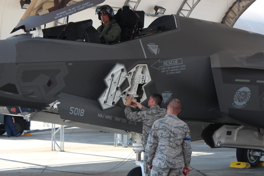 First Pipeline F-35 Crew Chiefs Graduate > Air Force > Article Display