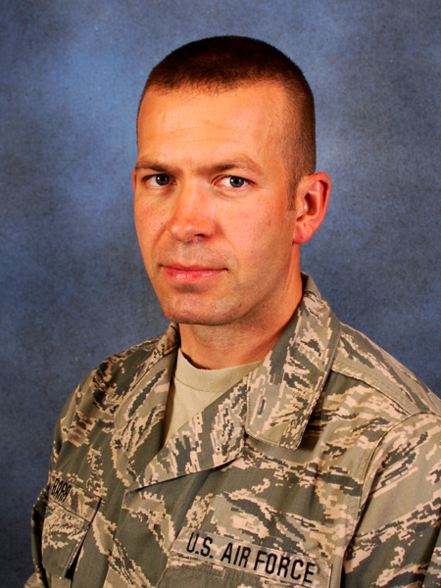 The 188th Wing’s Barr family - Senior Master Sgt. Scott Barr (pictured in this photo), his wife Cindy and the couples’ children - were awarded National Military Family Association 2014 Family of the Year Award for the Air National Guard. Gen. Frank Grass, chief of the National Guard, left, and Maj. Gen. William Wofford, Arkansas National Guard adjutant general, right, presented the accolade to the Barrs at the national volunteer conference in Norman, Oklahoma, Aug. 13. (Courtesy photo/released)