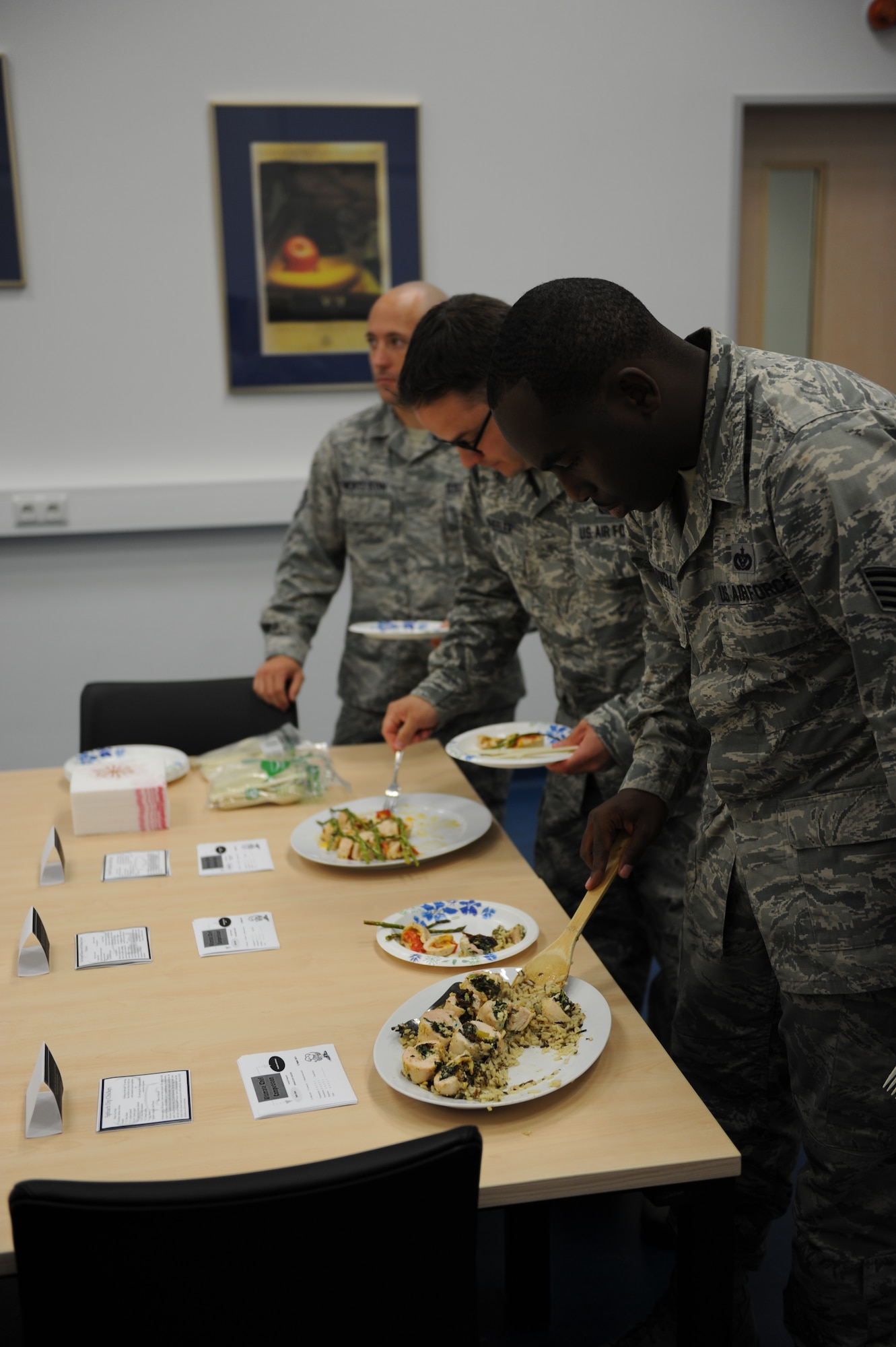 U.S. Air Force Airmen get a sample of the three cooked meals during the Ultimate Chef competition Aug. 13, 2014, at Spangdahlem Air Base, Germany. This quarter’s Ultimate Chef Competition, put on by the Health and Wellness Center, showed people how to make healthy meals in less than 30 minutes. (U.S. Air Force photo by Airman 1st Class Dylan Nuckolls/Released)