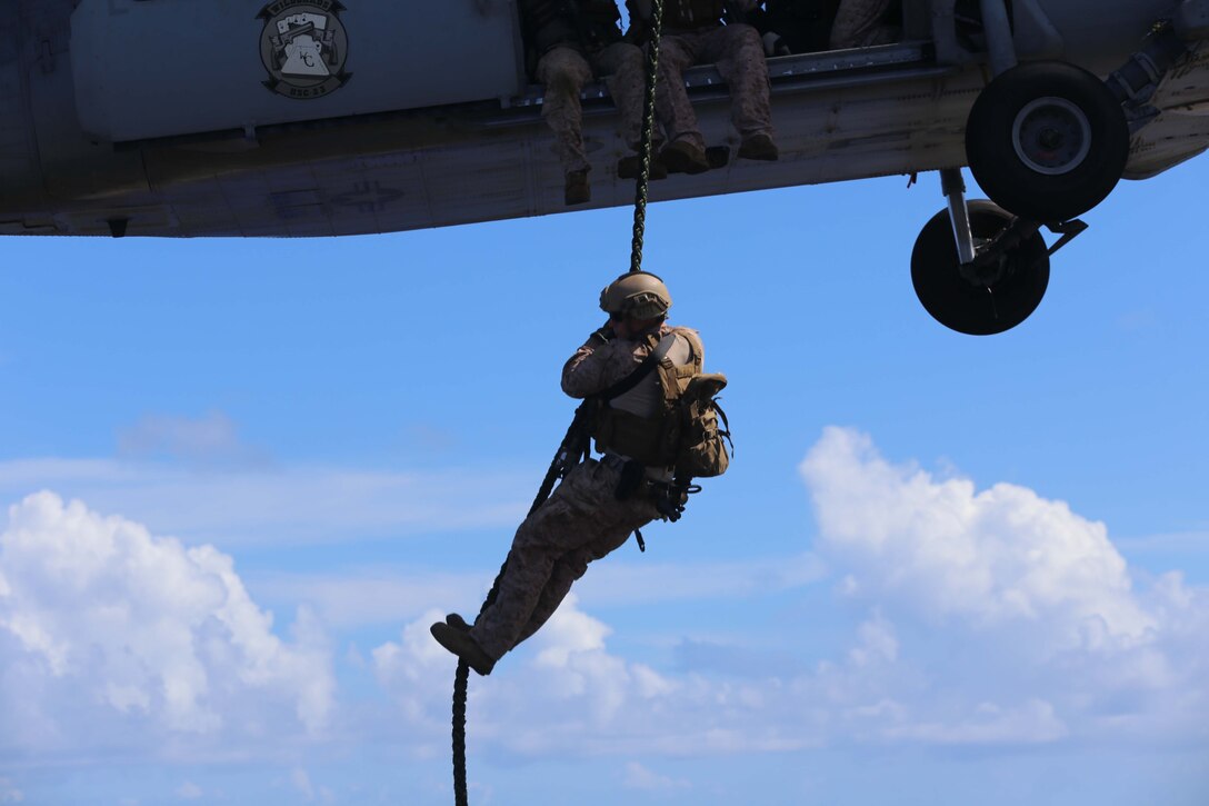 11th MEU executes modified fast rope exercise