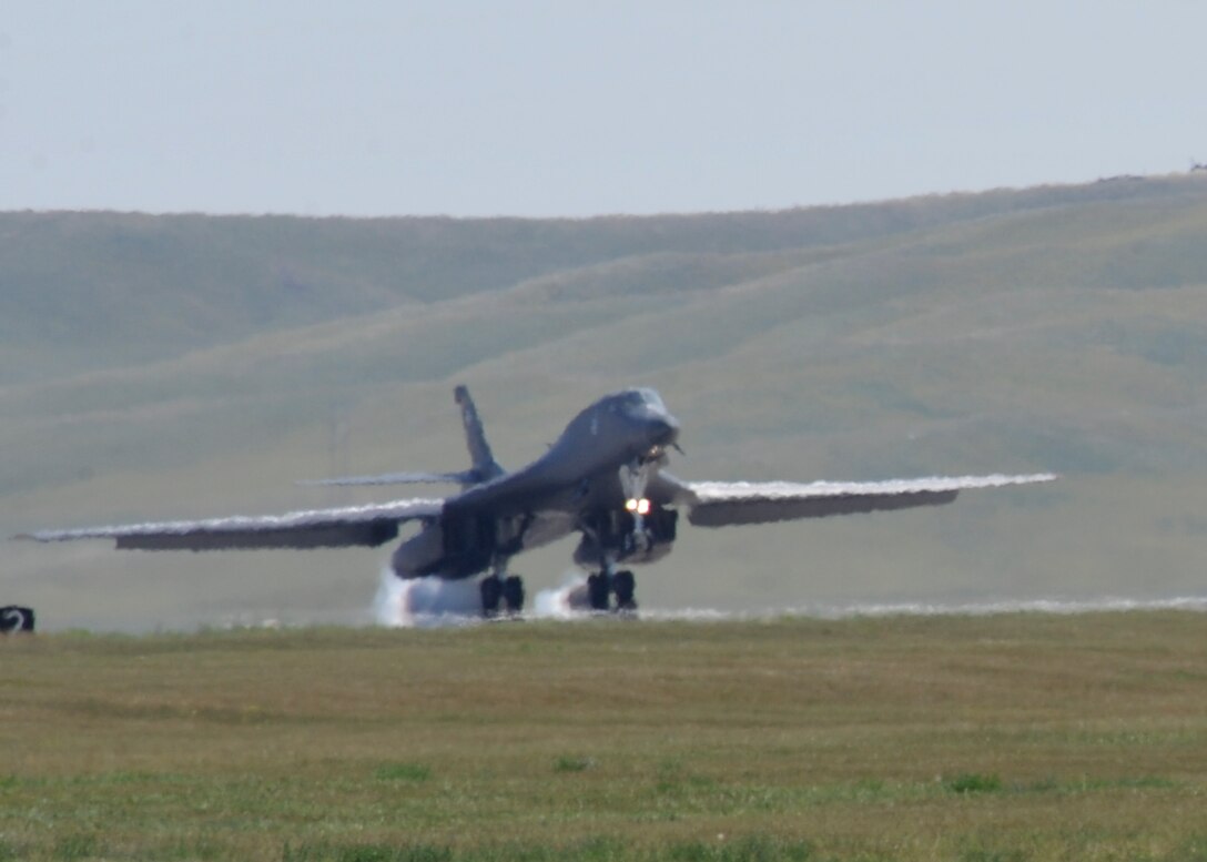 A B-1 bomber lands on the runway during Ellsworth’s Black Hills Community Appreciation Day event at Ellsworth Air Force Base, S.D., Aug. 16, 2014. Throughout the day, attendees were treated to a B-1 take-off, flyby, high-speed pass and landing, as well as several aircraft static displays. (U.S. Air Force photo by Senior Airman Anania Tekurio/Released)   