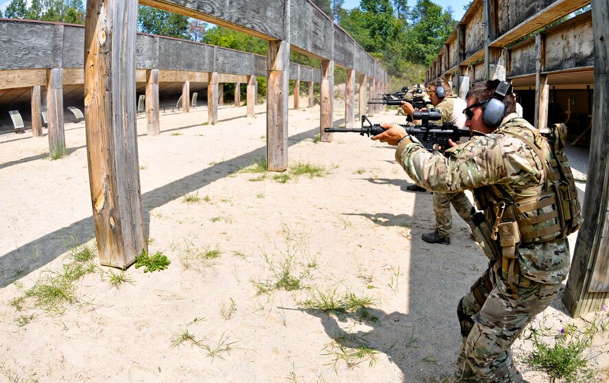 Tactical air control party specialists with the 169th Air Support Operations Squadron fire their M4 carbines during a shoot-and-move course at Operation Northern Strike in Alpena, Mich., Aug. 15, 2014. Northern Strike was a 3-week-long exercise led by the National Guard that demonstrated the combined power of joint and multinational air and ground forces. TACPs with the Air National Guard’s 169th ASOS from Peoria, Ill., and more than 5,000 other armed forces members from 12 states and two coalition nations participated in the combat training. (U.S. Air National Guard photo by Staff Sgt. Lealan Buehrer/Released)