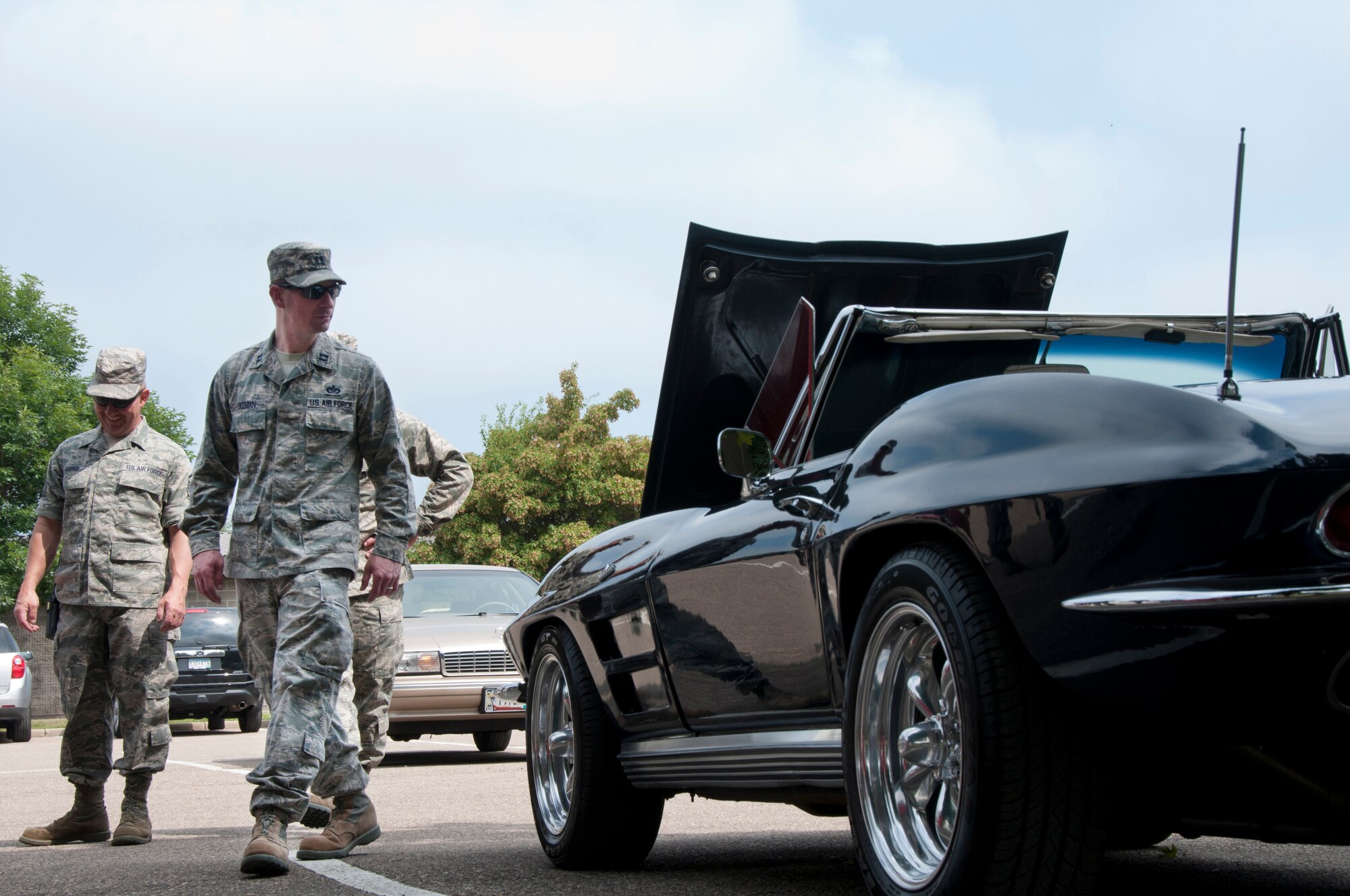 U.S. Air Force Airmen of the 133rd Airlift Wing and their families participate in Family Day activities in St. Paul, Minn., Aug. 16, 2014. Family Day is an event that recognizes the sacrifice and dedication of family members of the 133rd Airlift Wing. (U.S. Air National Guard photo by Senior Airman Kennith C. Veillon/Released)