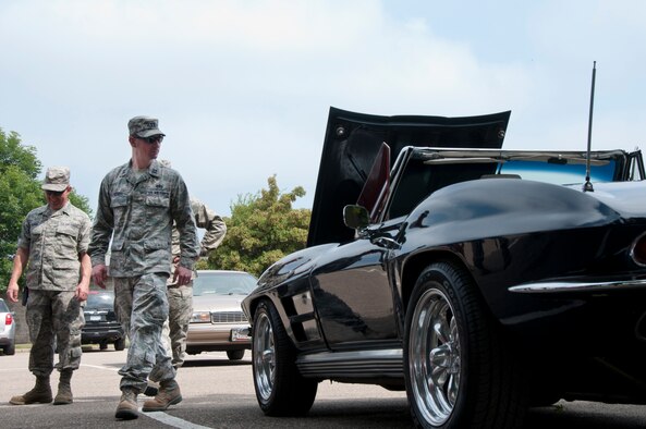 U.S. Air Force Airmen of the 133rd Airlift Wing and their families participate in Family Day activities in St. Paul, Minn., Aug. 16, 2014. Family Day is an event that recognizes the sacrifice and dedication of family members of the 133rd Airlift Wing. (U.S. Air National Guard photo by Senior Airman Kennith C. Veillon/Released)