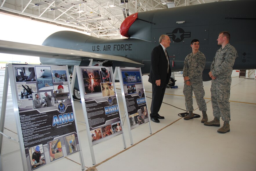 Jim Williams, Manager of the Federal Aviation Administration’s Unmanned Aircraft Systems Integration Office, speaks to two Airmen from the 69th Maintenance Squadron during an official visit to Grand Forks Air Force Base, N.D., on Aug. 15, 2014. Williams visited with the junior enlisted Airmen prior to witnessing a joint test flight of two Unmanned Aerial Vehicles, which featured one MQ-9 Reaper and one RQ-4B Global Hawk. Since being selected to be the manager of the FAA UAS Integration Office in March 2012, Williams has had the responsibility of coordinating all aspects of the FAA’s efforts to integrate UAS into the NAS. (U.S. Air Force photo/Staff Sgt. Luis Loza Gutierrez)
