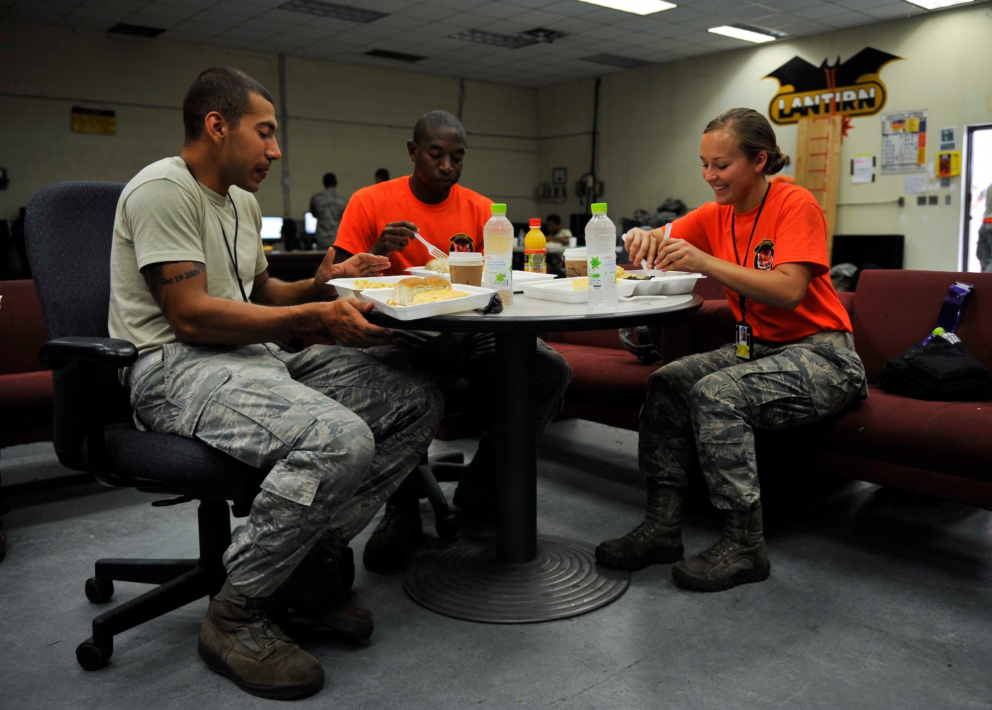 Airmen from the 391st Aircraft Maintenance Unit, Mountain Home Air Force Base, Idaho, eat lunch together after preparing several aircraft for launch on Osan Air Base, Republic of Korea, Aug. 15, 2014. The unit will be assigned to Osan for 60 days. (U.S. Air Force photo/Senior Airman David Owsianka)