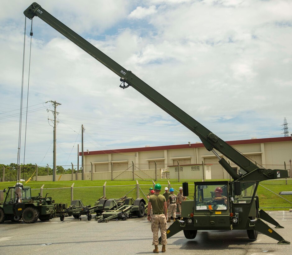 Marines conduct crane license training