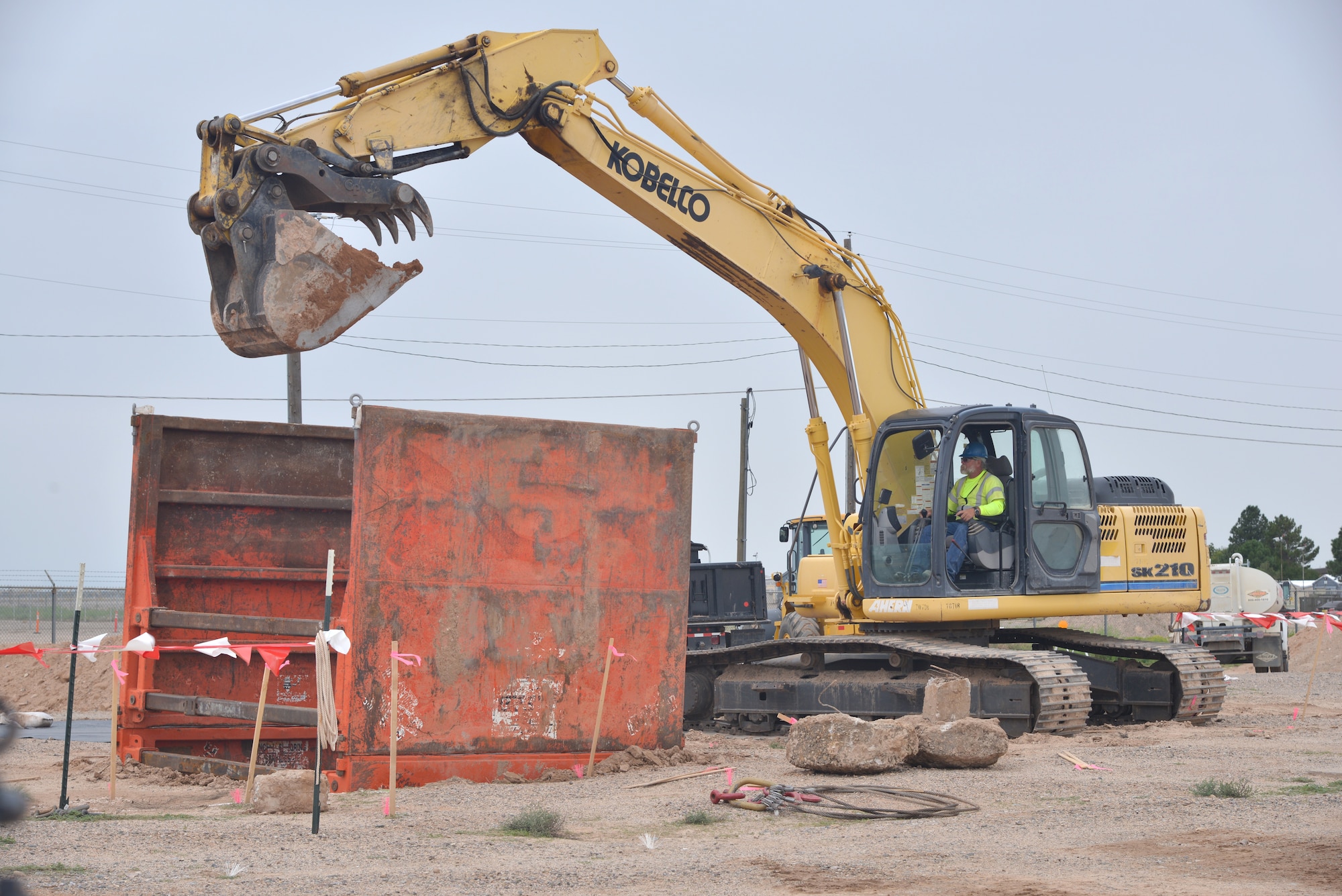 Contaminated soil is removed from near the site where a fuel leak was discovered at Kirtland in 1999. About 1,700 cubic yards of fuel-contaminated dirt are expected to be removed and taken to disposal site in Valencia County (Photo by Todd Berenger)