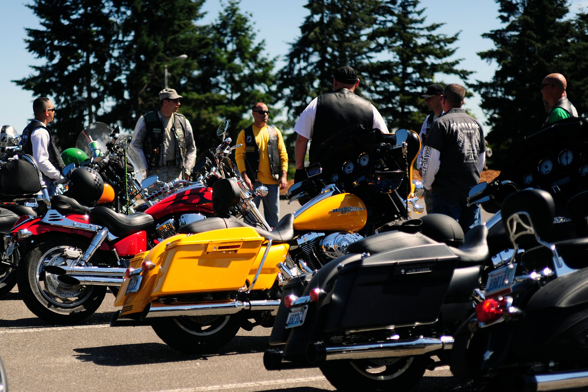 Team McChord motorcyclist’s gather together for a safety brief prior to a motorcycle safety ride Aug. 1, 2014, at Joint Base Lewis-McChord, Wash. During the brief, riders took time to double check their bikes and received instructions concerning the route they were to follow. (U.S. Air Force photo/Staff Sgt. Rebecca Roa-Griffith)