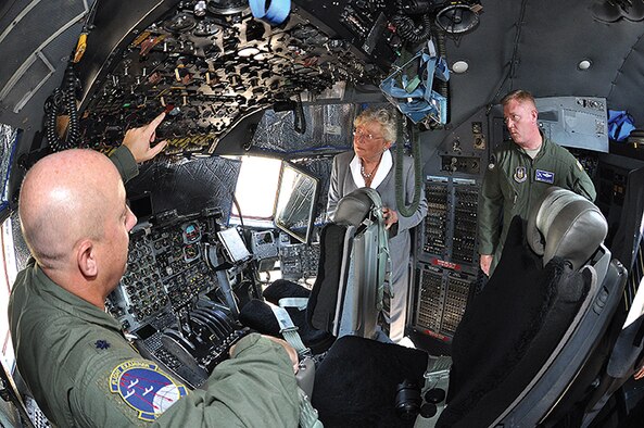 Alabama Lt. Gov. Ivey gets a tour of the flight deck of a C-130 from Lt. Col. Steve Catchings, left, and Senior Master Sgt. Adam Childers. (Photo by Master Sgt. Eric Sharman)