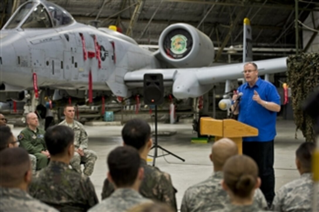 U.S. Deputy Defense Secretary Bob Work hosts an all-call meeting to answer questions from military personnel on Osan Air Base, South Korea, Aug. 21, 2014. Work is meeting with leaders and troops during a trip to the Asia-Pacific region.