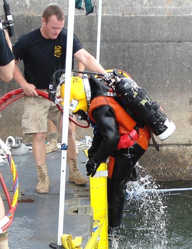 74th Engineer Dive Detachment Inspects Phipott Dam