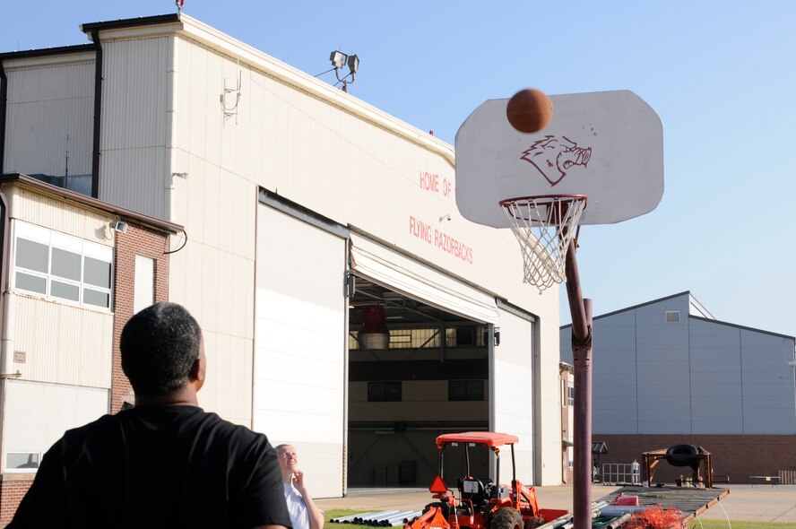 Master Sgt. Cedric Bausley participates in the free throw competition during Wingman Day at the 188th Wing’s Ebbing Air National Guard Base Fort Smith, Arkansas, on Aug. 2, 2014. Bausley is assigned to the 188th Security Forces Squadron. (U.S. Air National Guard photo by Senior Airman Hannah Landeros/Released)