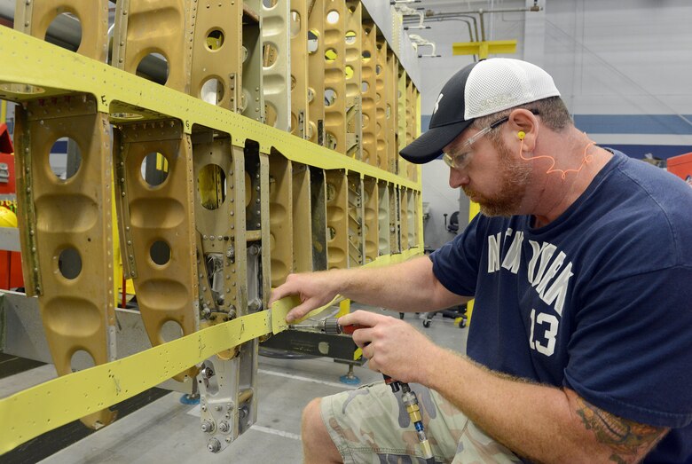 CMXG C130 long flaps shop highlights process discipline > Robins Air