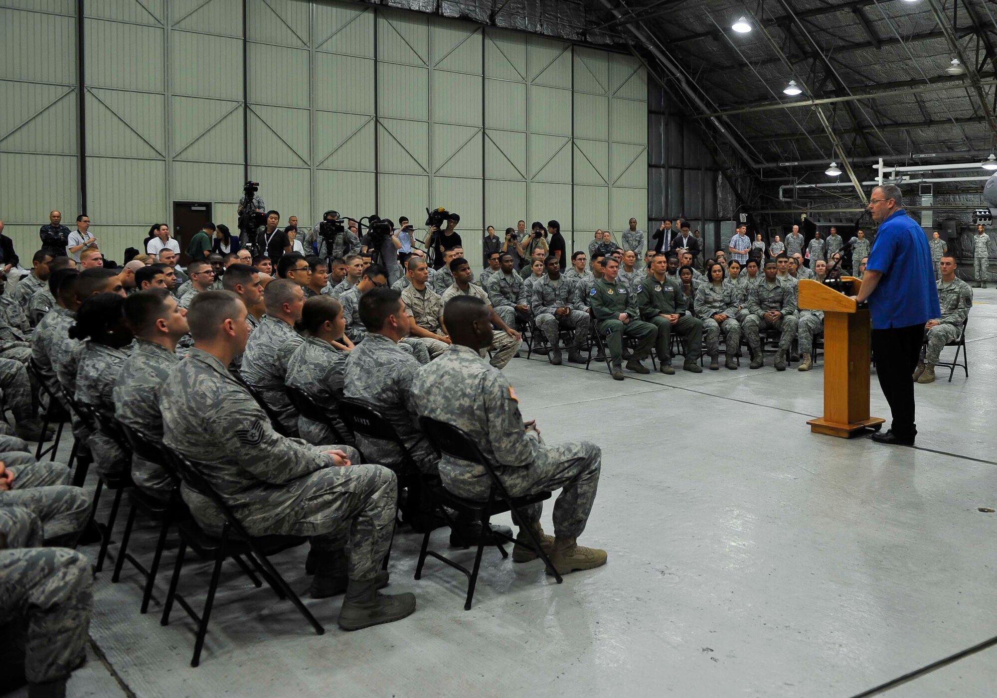 Deputy Secretary of Defense Bob Work talks to service members during a troop event at Osan Air Base, Republic of Korea, Aug. 21, 2014. Work also visited Guam, Hawaii and Japan while in the Asia-Pacific region. (U.S. Air Force photo/Senior Airman David Owsianka)